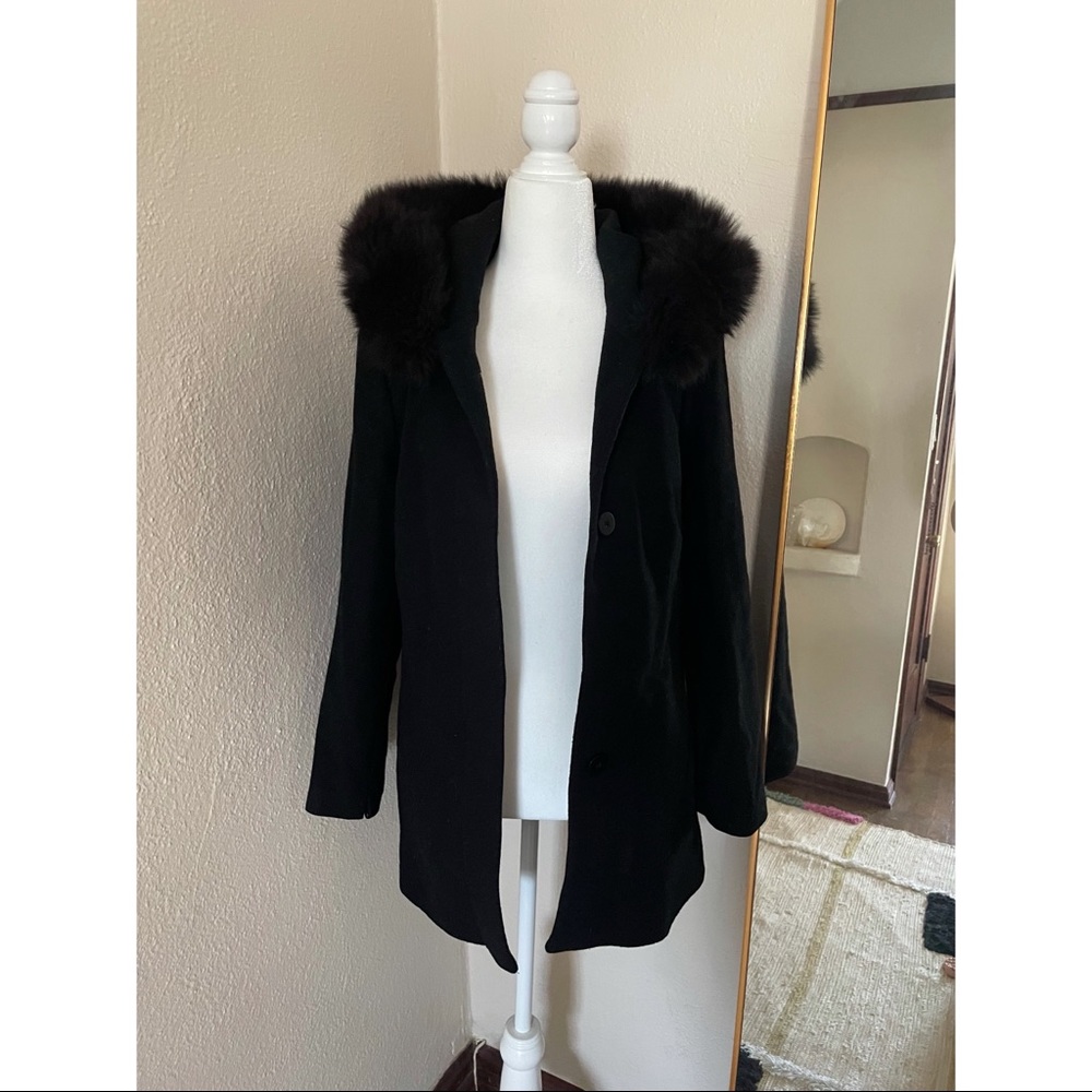 Hooded and lined wool coat